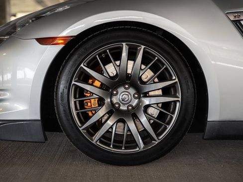 Used 2009 Nissan GT-R Premium AWD/4WD image 11