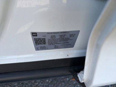 Used 2025 Chevrolet Traverse LT image 12