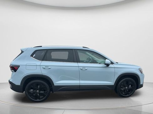 New 2026 Volkswagen Taos SE image 12