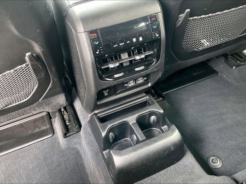 Used 2023 Jeep Grand Cherokee L Overland w/ Luxury Tech Group IV AWD/4WD image 34