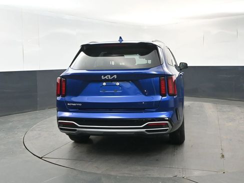 Used 2023 Kia Sorento S w/ Panoramic Sunroof Package image 4