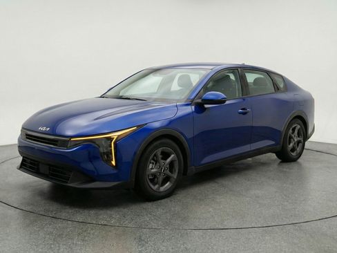 Used 2025 Kia K4 LXS image 3