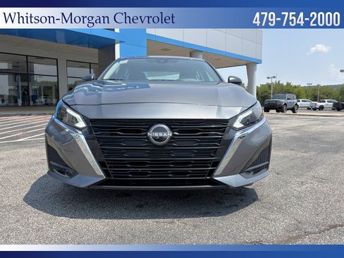 Used 2025 Nissan Altima 2.5 SV FWD image 2