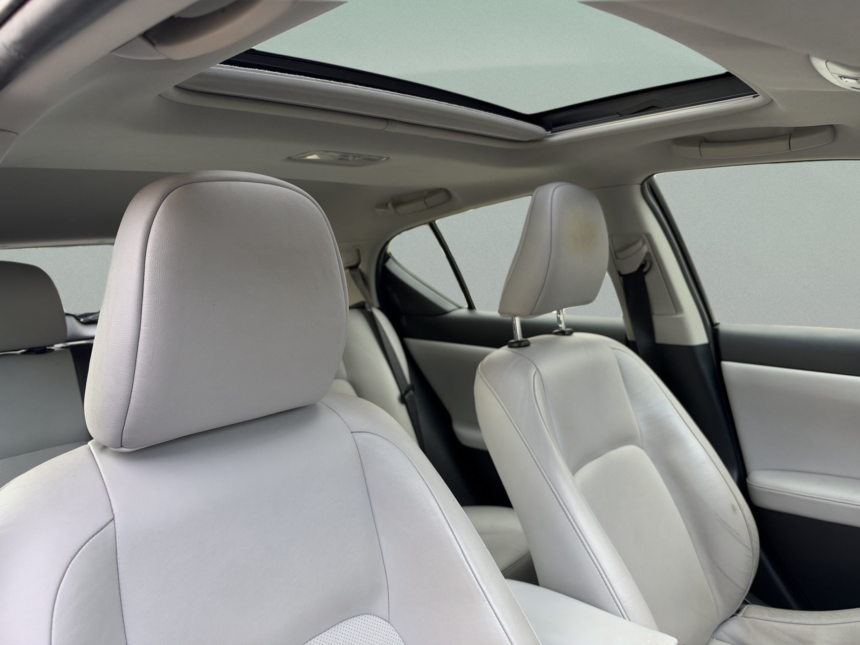 Used 2012 Lexus CT 200h Premium w/ Leather Pkg FWD image 19