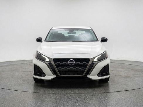 Used 2025 Nissan Altima 2.5 SV image 1