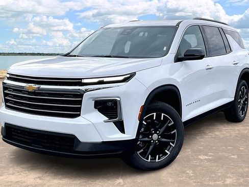 New 2026 Chevrolet Traverse LT w/ Sun and Wheel Package image 2