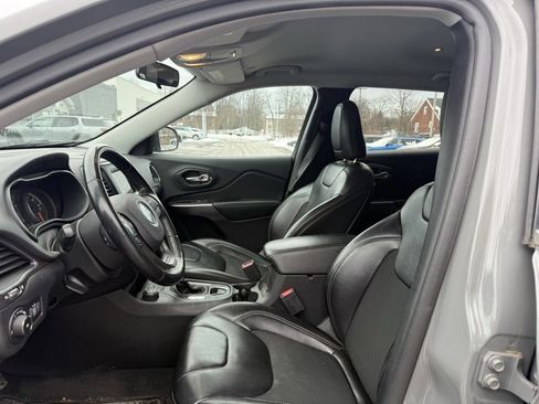 Used 2020 Jeep Cherokee Latitude Plus w/ Cold Weather Group image 10