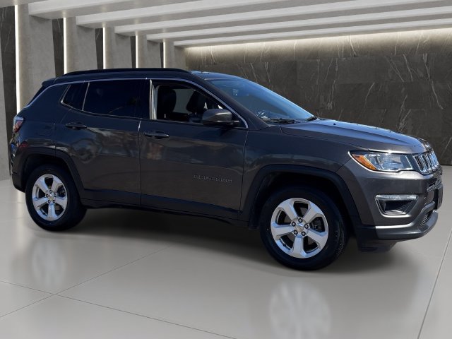 Used 2018 Jeep Compass Latitude w/ Popular Equipment Group FWD image 8