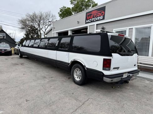 Used 2002 Ford Excursion XLT image 3