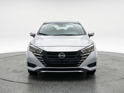 Used 2025 Nissan Versa SV image 2