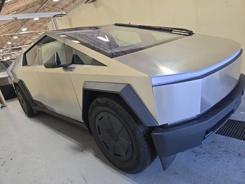Used 2025 Tesla Cybertruck AWD Crew Cab image 1