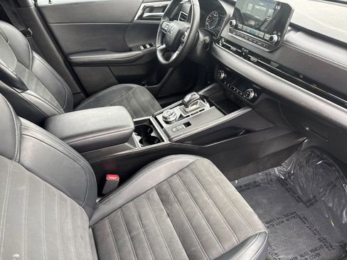 Used 2024 Mitsubishi Outlander SE Black Edition image 16