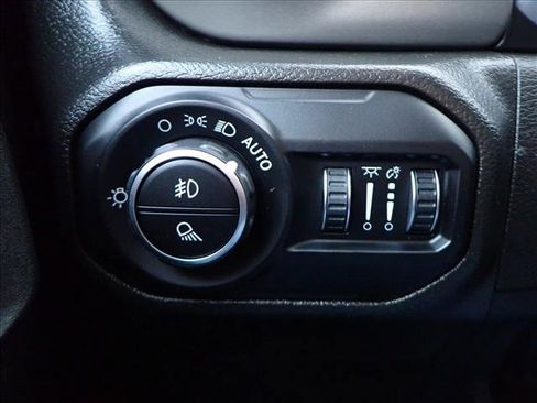 Used 2022 Jeep Gladiator Sport image 22