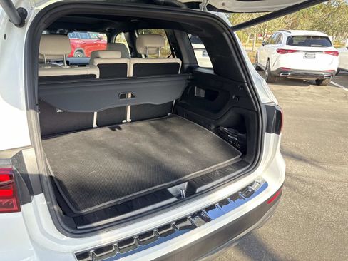 Used 2025 Mercedes-Benz GLB 250 image 12