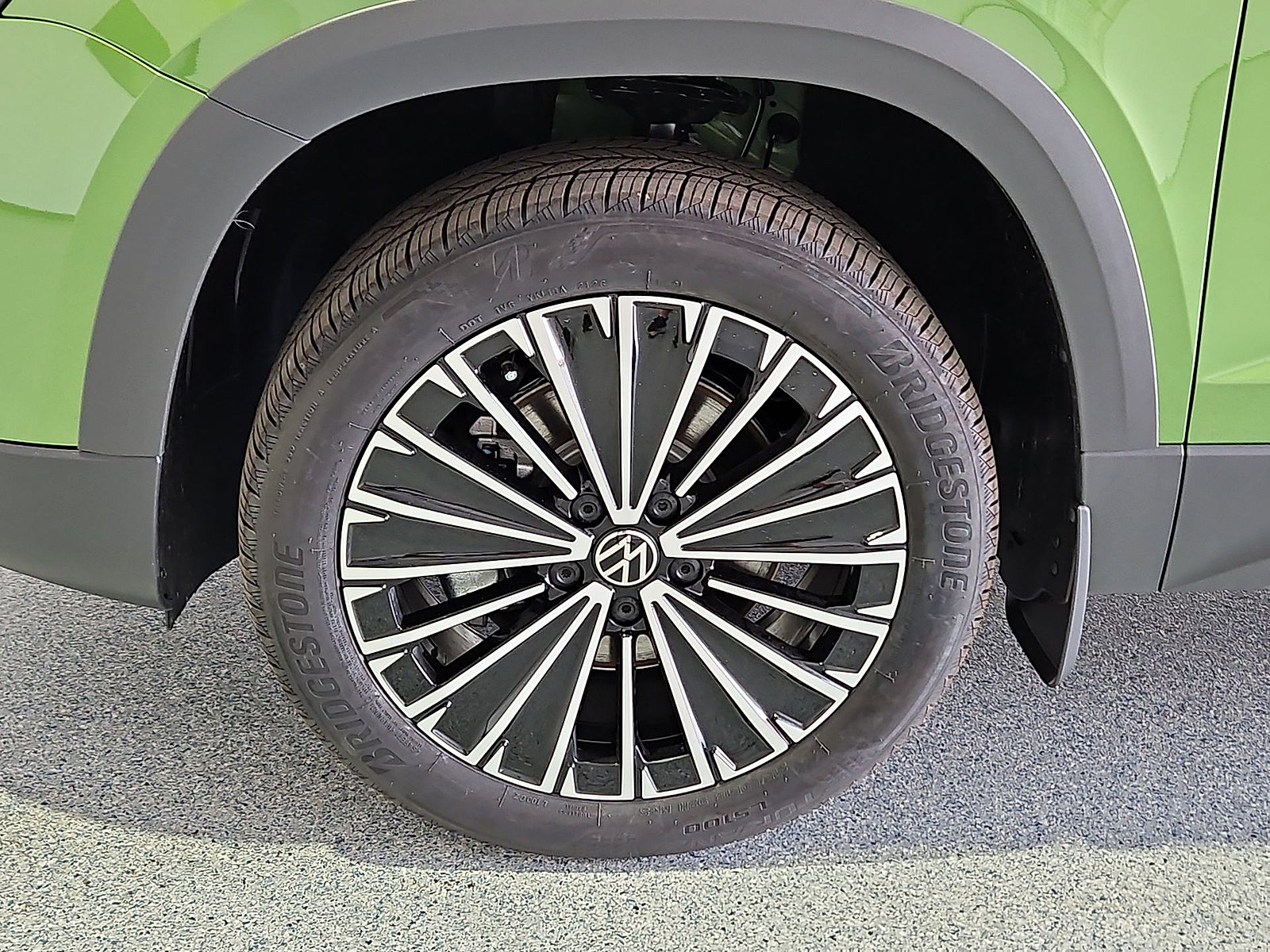 New 2027 Volkswagen Taos SE FWD image 11
