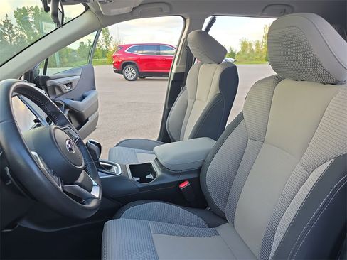 Used 2023 Subaru Outback Premium image 16
