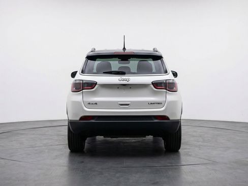 Used 2025 Jeep Compass Limited image 7