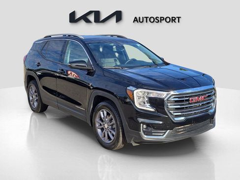 Used 2024 GMC Terrain SLT image 3