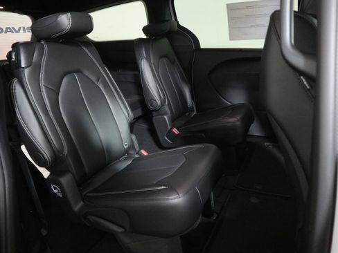New 2026 Chrysler Pacifica Select image 22