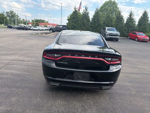 Used 2019 Dodge Charger SXT RWD image 4