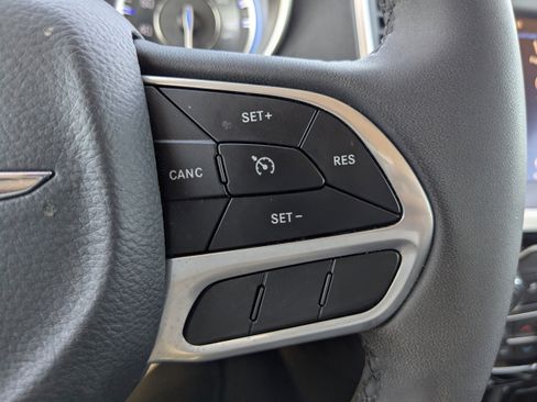 Used 2023 Chrysler 300 Touring L image 24