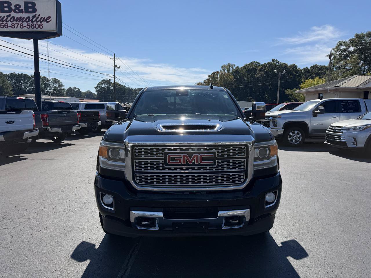 Used 2018 GMC Sierra 2500 Denali w/ Duramax Plus Package AWD/4WD image 2
