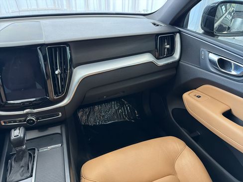 Used 2020 Volvo XC60 T5 Momentum w/ Protection Package Premier FWD image 28