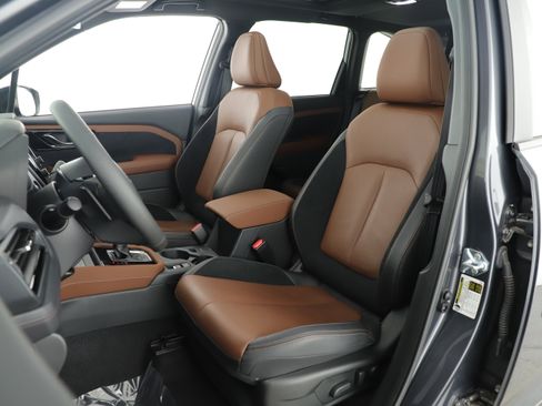 Used 2025 Subaru Forester Touring image 10
