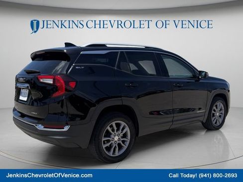 Used 2023 GMC Terrain SLT AWD/4WD image 5