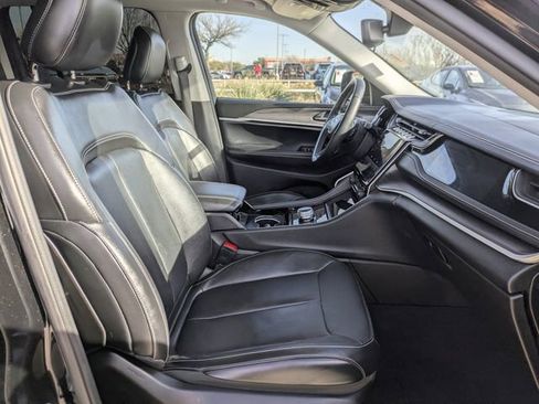 Used 2022 Jeep Grand Cherokee Limited image 30