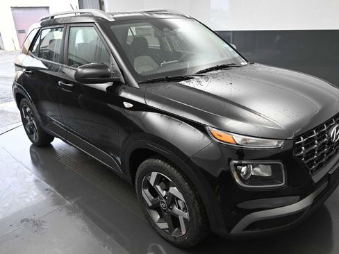 New 2026 Hyundai Venue SEL FWD image 2