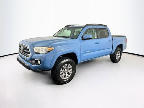 Used 2019 Toyota Tacoma SR5 AWD/4WD image 3