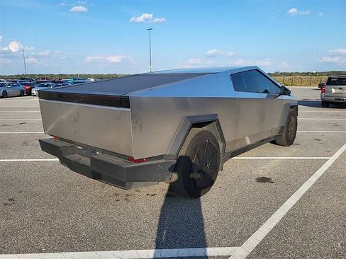 Used 2024 Tesla Cybertruck Cyberbeast AWD/4WD image 4