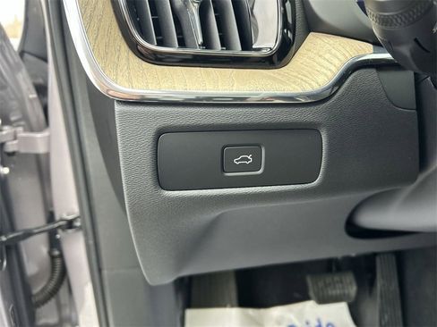 New 2026 Volvo XC60 B5 Plus w/ Climate Package image 17