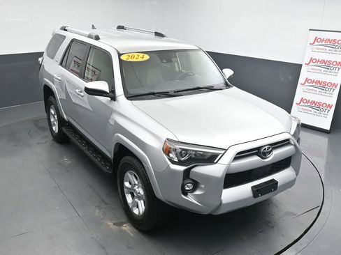 Used 2024 Toyota 4Runner SR5 AWD/4WD image 26