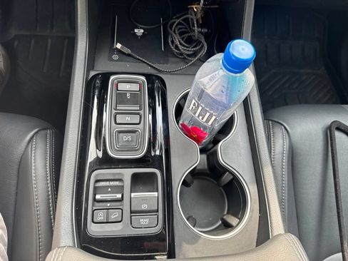 Used 2025 Honda Pilot Touring image 9