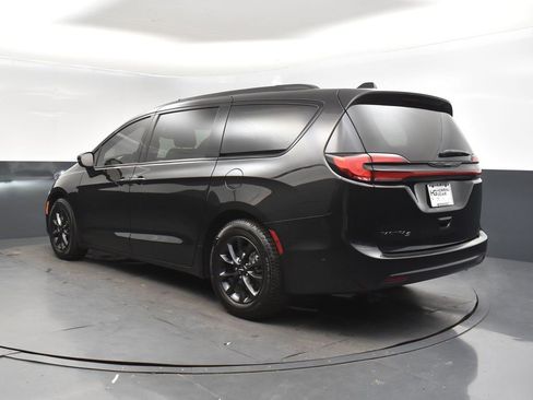 Used 2022 Chrysler Pacifica Touring-L w/ S Appearance Package image 5