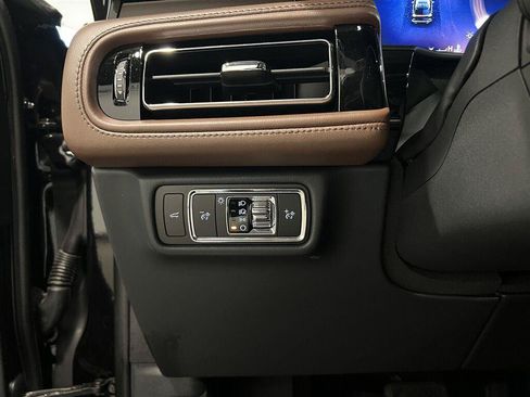 Used 2025 Lincoln Aviator Reserve w/ Luxury Package AWD/4WD image 17