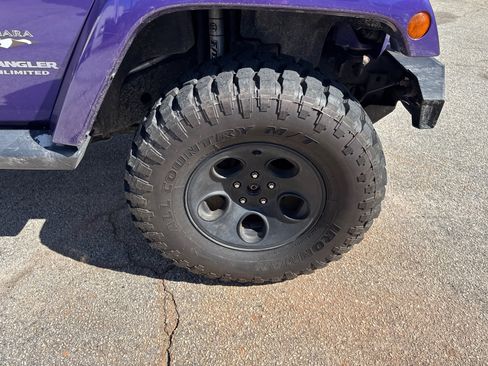 Used 2017 Jeep Wrangler Unlimited Sahara w/ Max Tow Package image 12