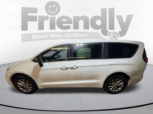 New 2026 Chrysler Pacifica Select image 7