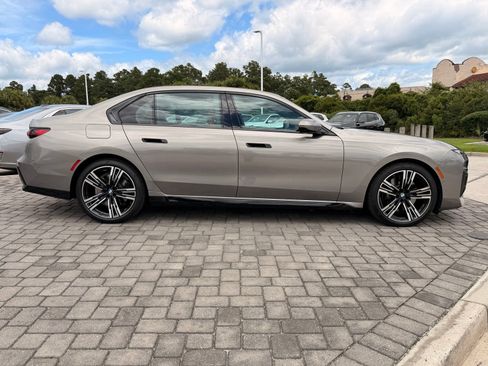 Used 2023 BMW 740i w/ Parking Assistance Package RWD image 8