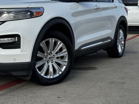 Used 2022 Ford Explorer Limited w/ Equipment Group 301A RWD image 12