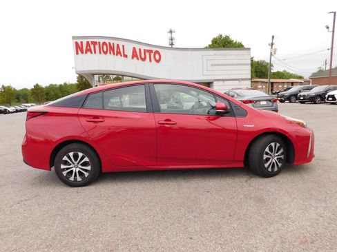 Used 2022 Toyota Prius XLE AWD/4WD image 4