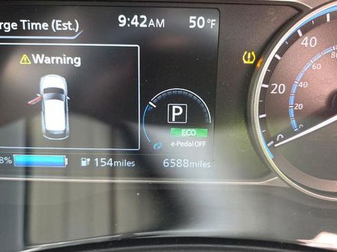 Used 2024 Nissan Leaf S image 8