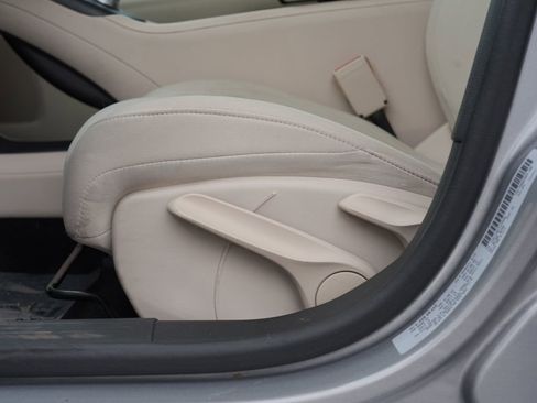 Used 2015 Chrysler 200 Limited FWD image 15