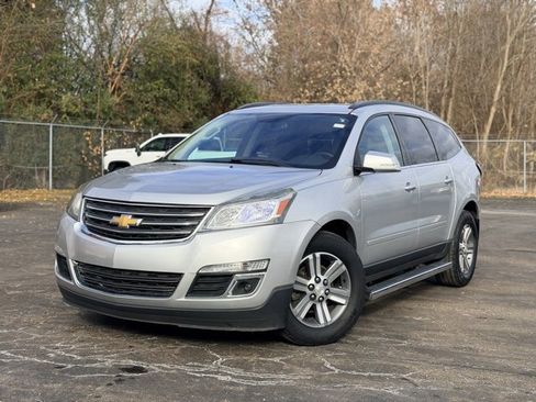 Used 2017 Chevrolet Traverse LT image 1