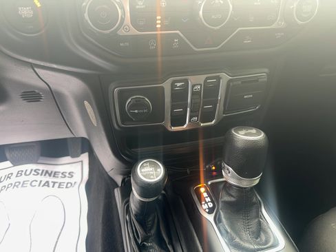 Used 2021 Jeep Wrangler Unlimited Sport image 19