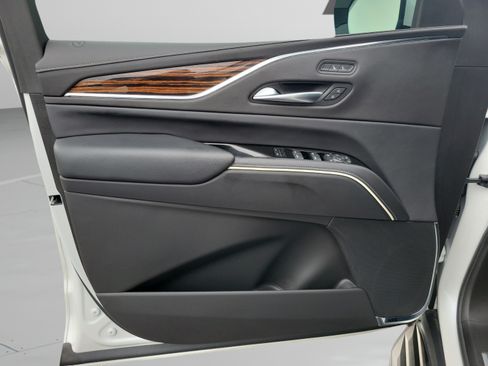 Used 2024 Cadillac Escalade Luxury w/ LPO, Floor Liner Package AWD/4WD image 20