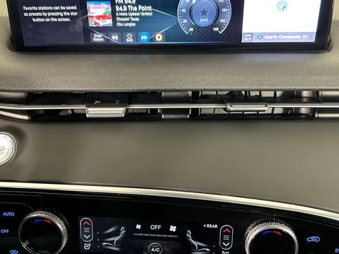 Used 2025 Genesis GV70 2.5T AWD/4WD image 14