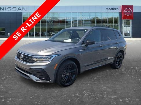 Used 2023 Volkswagen Tiguan SE R-Line FWD image 1